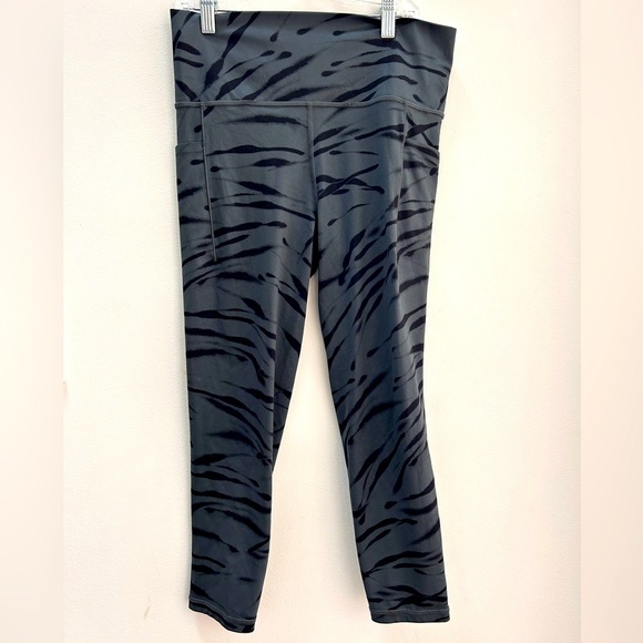 ATHLETA 7/8 Salutation legging - Picture 1 of 6